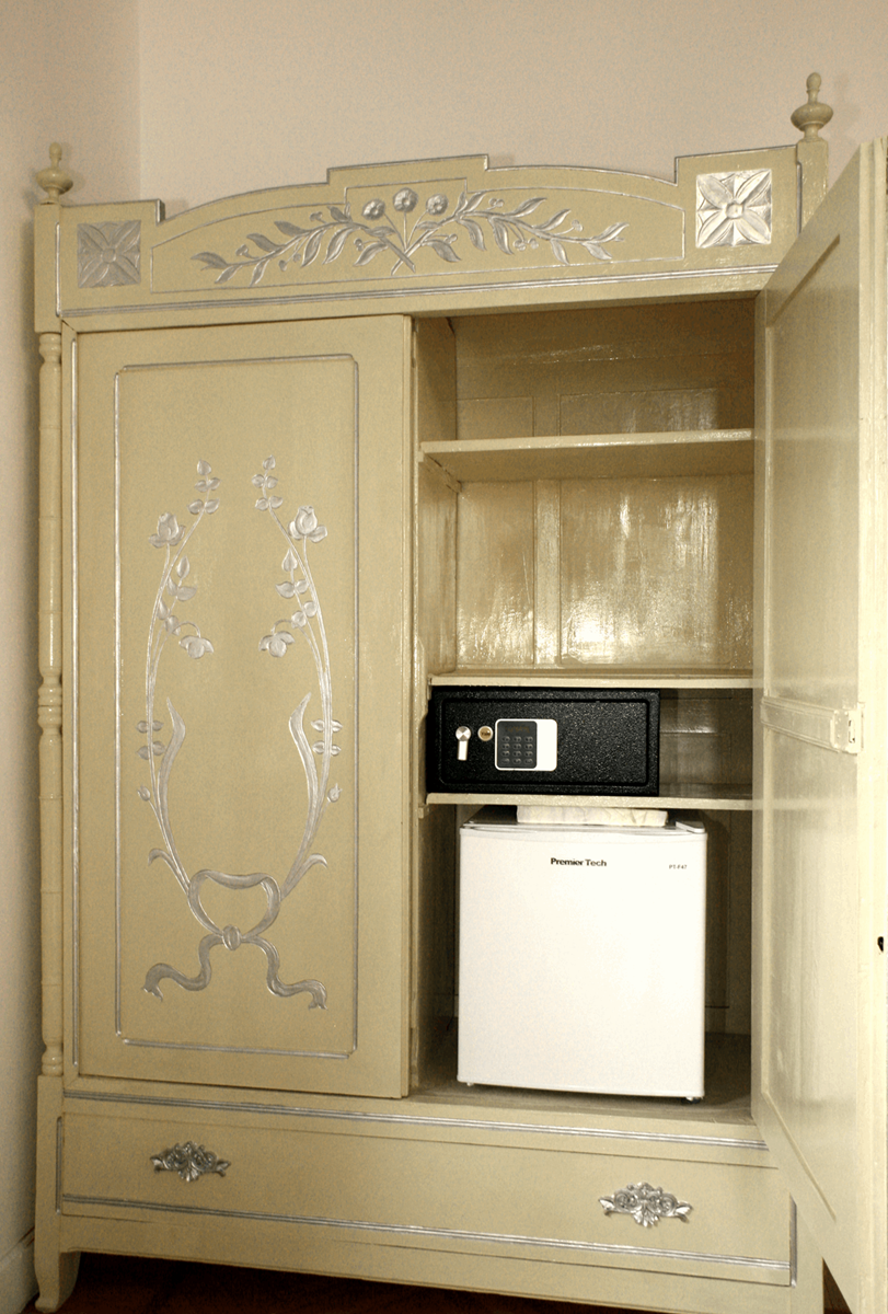 gall-01-claudia-particolare-cassaforte-sk